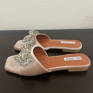 New Ribbona Rhinestone Cape Robbin Blush Embellished Mules size 10